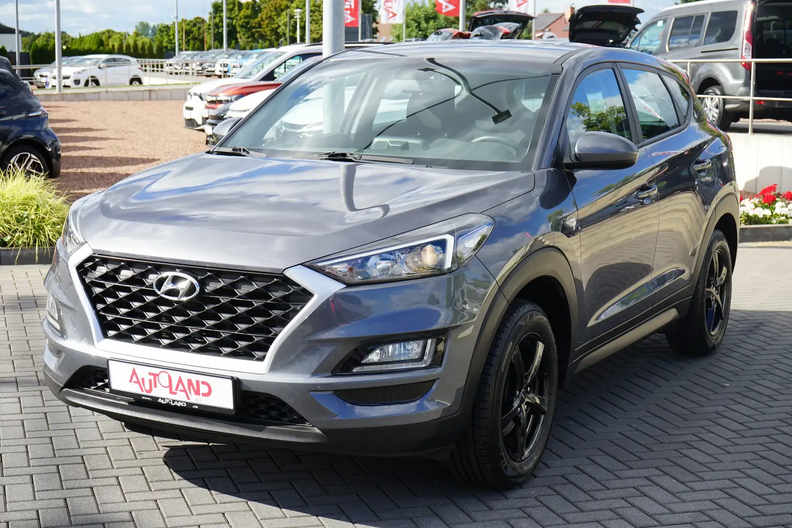 Hyundai TUCSON 1.6 blue Advantage 2WD AHK Navi Kamera Grau - 2