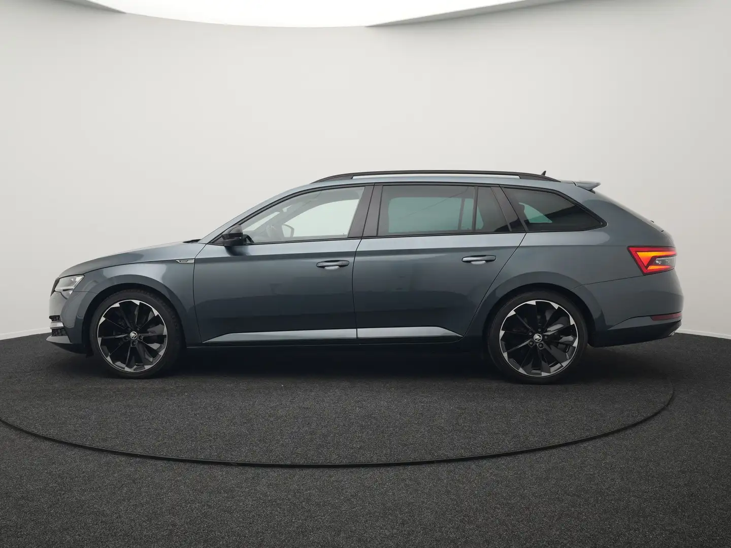 Skoda Superb Combi 1.4 TSI iV Sportline Plug In Hybrid 218pk De Grijs - 2