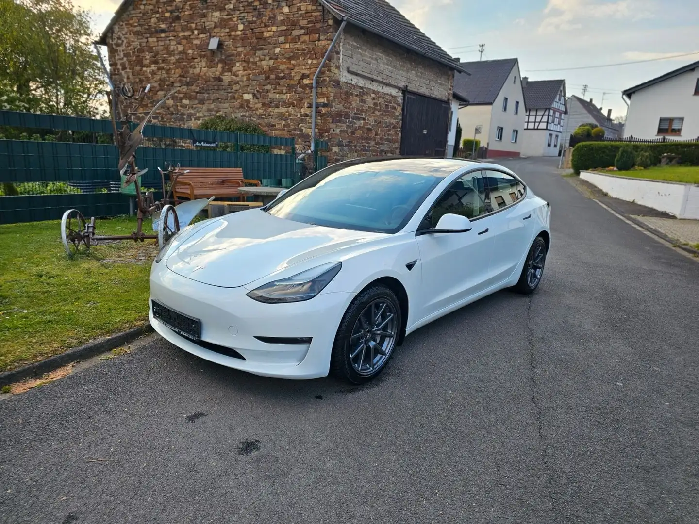 Tesla Model 3 Long Range Dual AWD White - 1