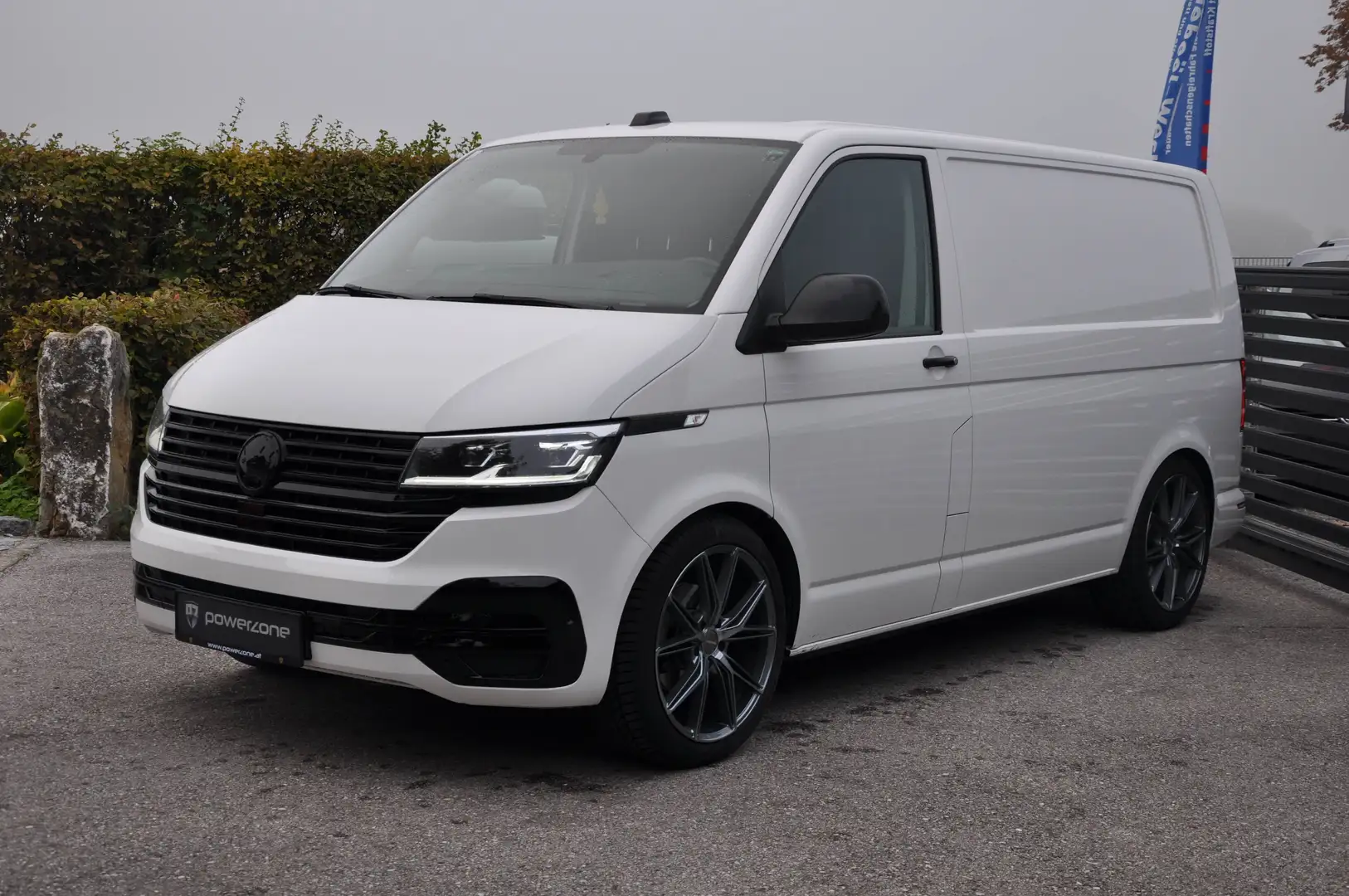 Volkswagen T6 Transporter Doka-Kastenwagen KR 2,0 TDI BMT DSG Multifunktion Navi LED AHK Weiß - 2