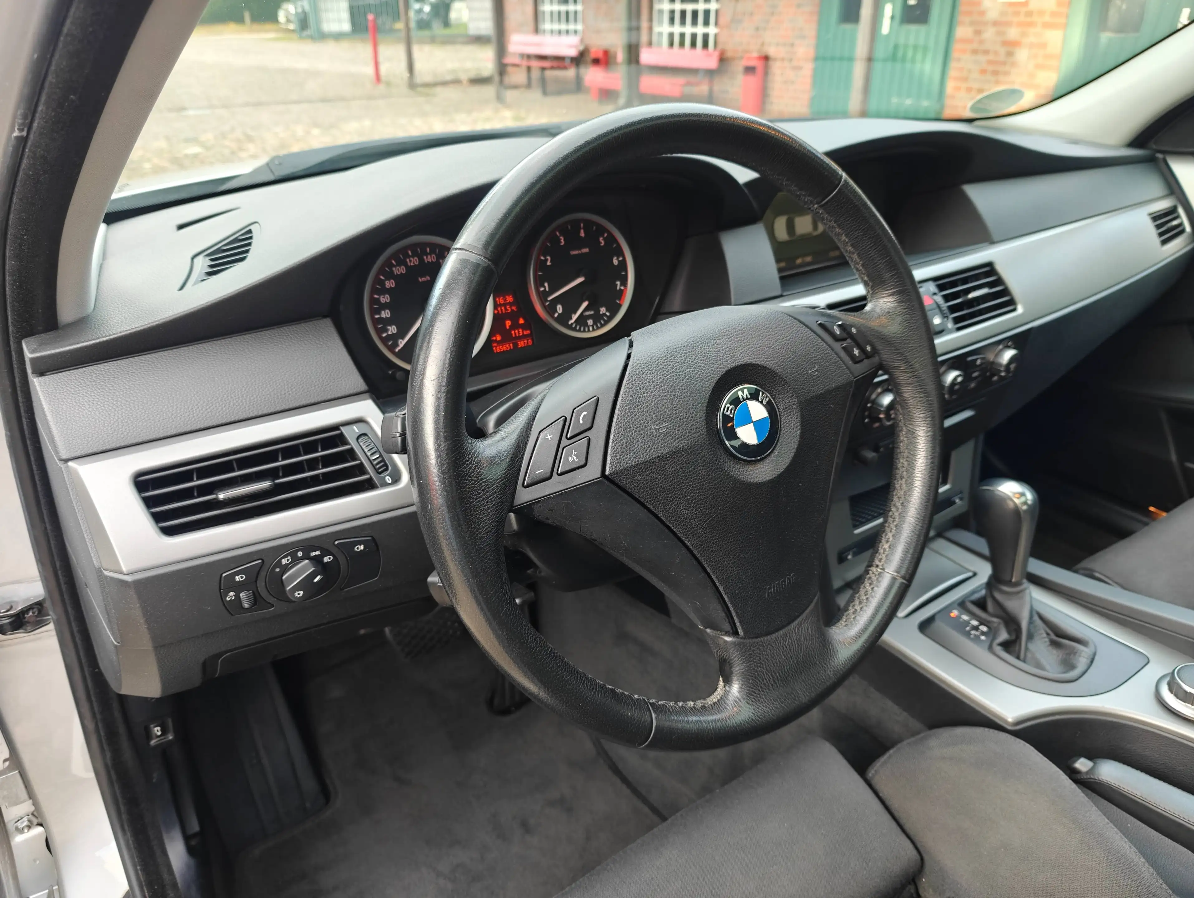BMW 525 525 i Automatik / Klimaautomatik / SHD — photo 14