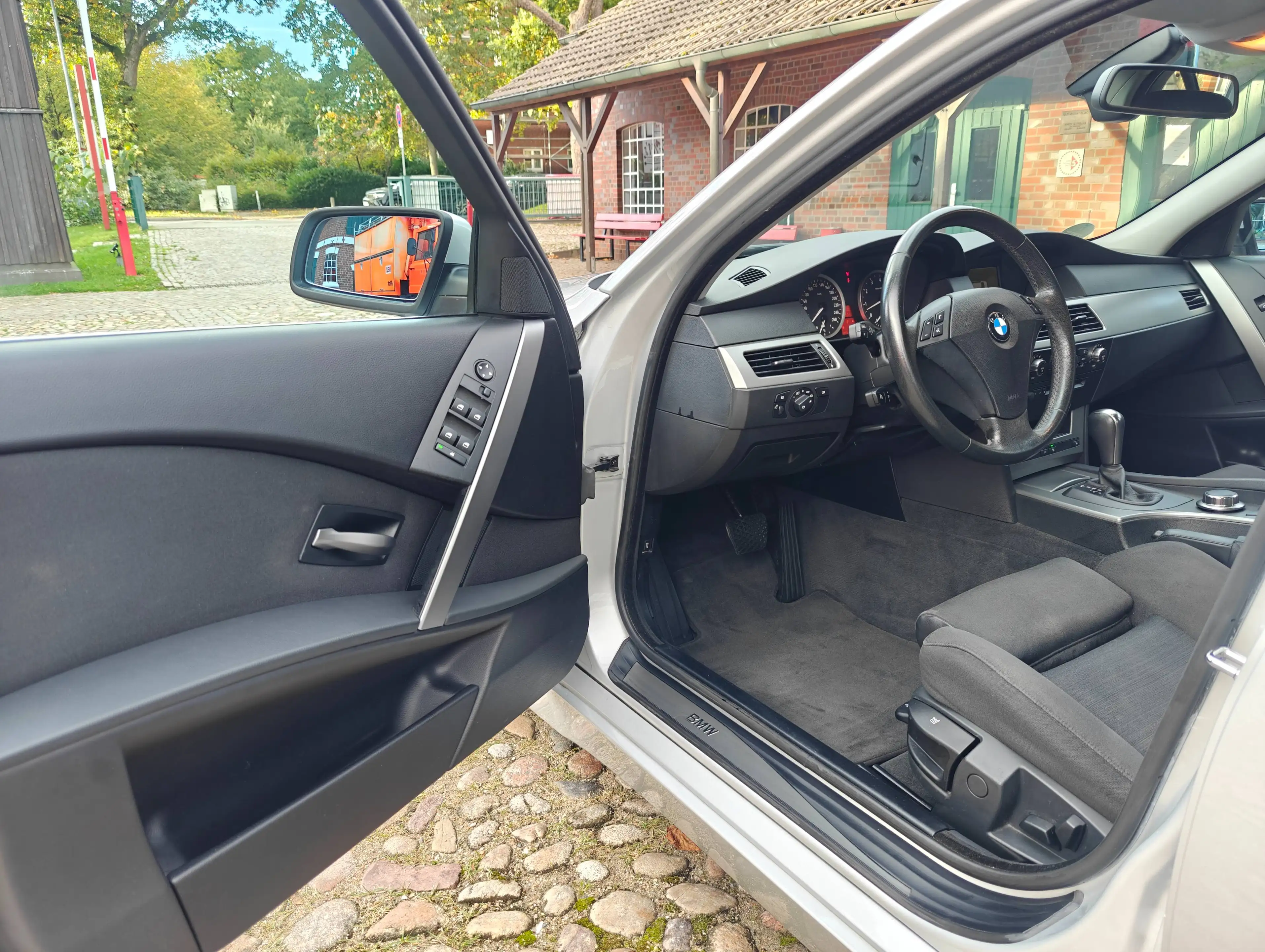 BMW 525 525 i Automatik / Klimaautomatik / SHD — photo 8