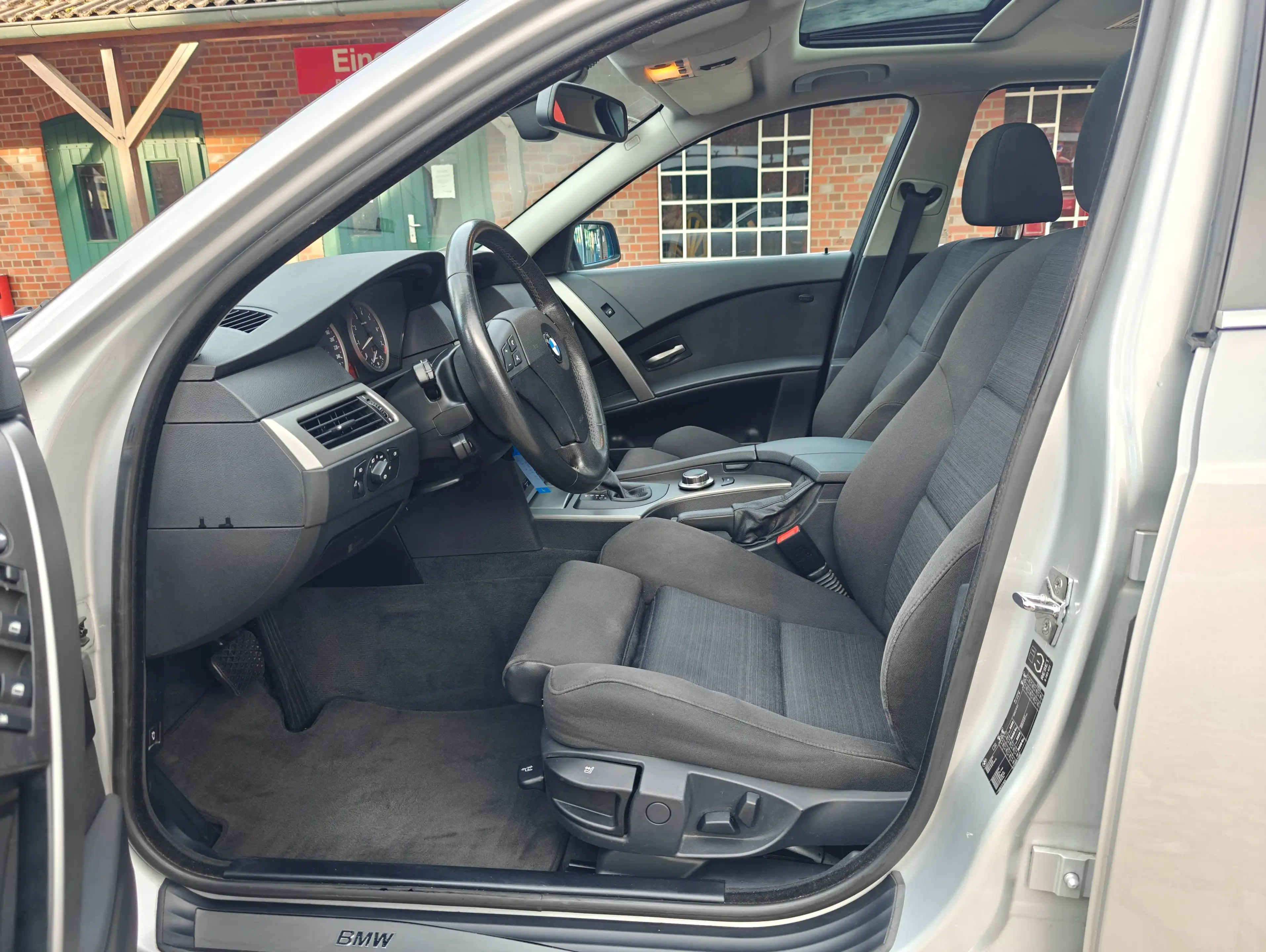 BMW 525 525 i Automatik / Klimaautomatik / SHD — photo 9