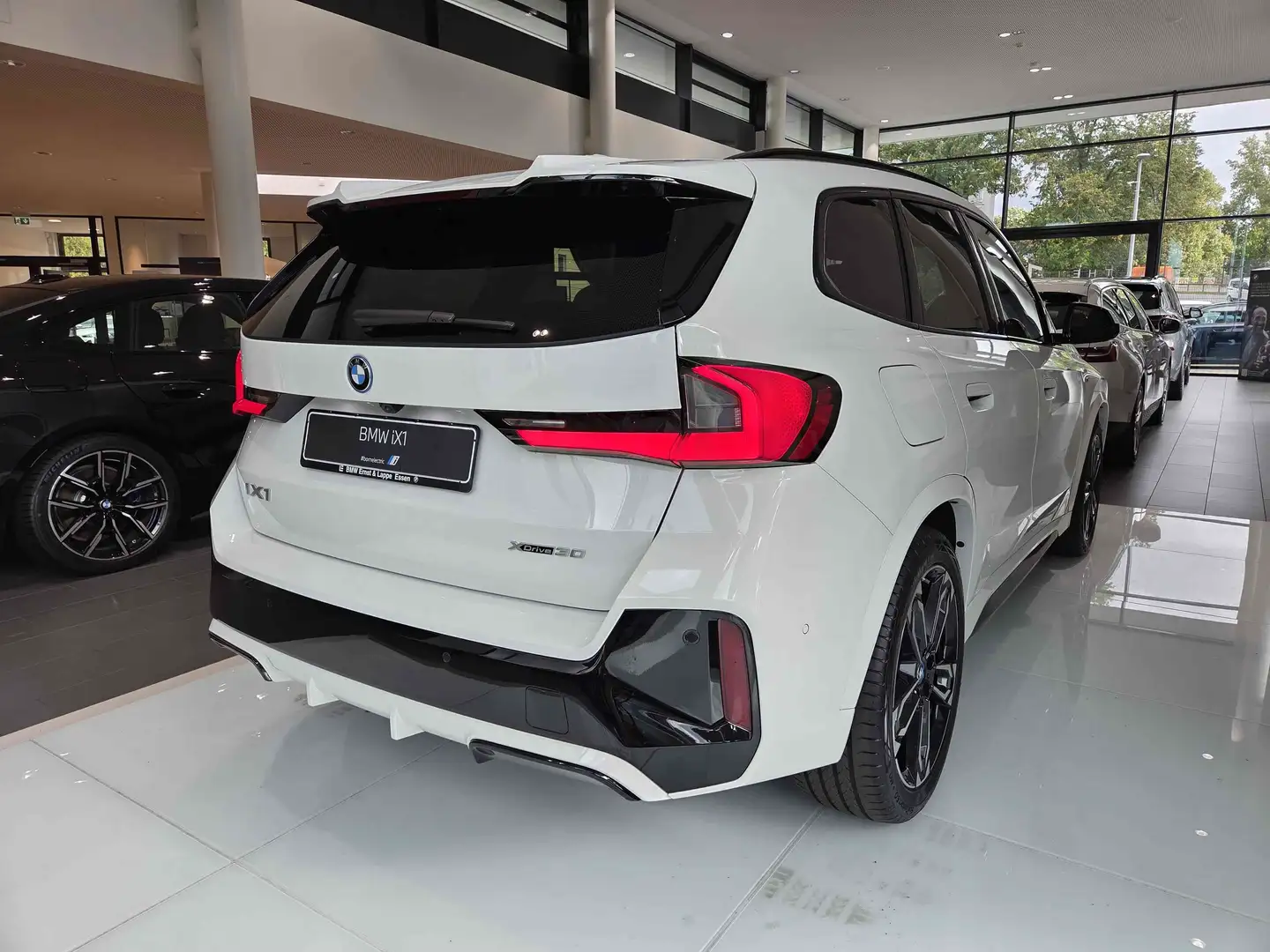 BMW iX1 xDrive30 M Sport Pro || RFK AHK Keyless 19Z Blanc - 2