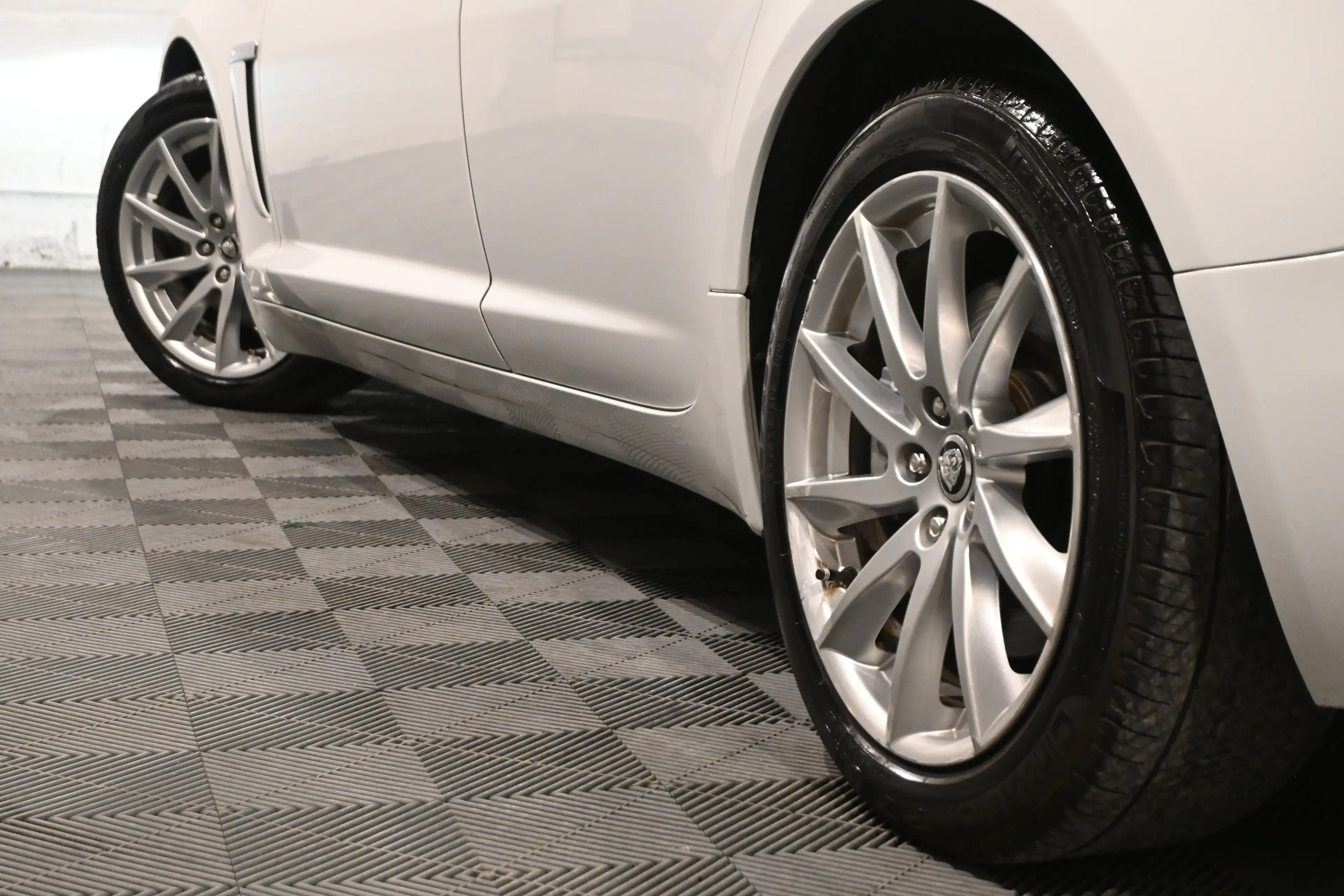 Jaguar XF XF 2.2 D PACK SPORT FACELIFT  / TOIT OUVRANT / CAMERA / XENON / FULL OPTIONS !! — photo 5