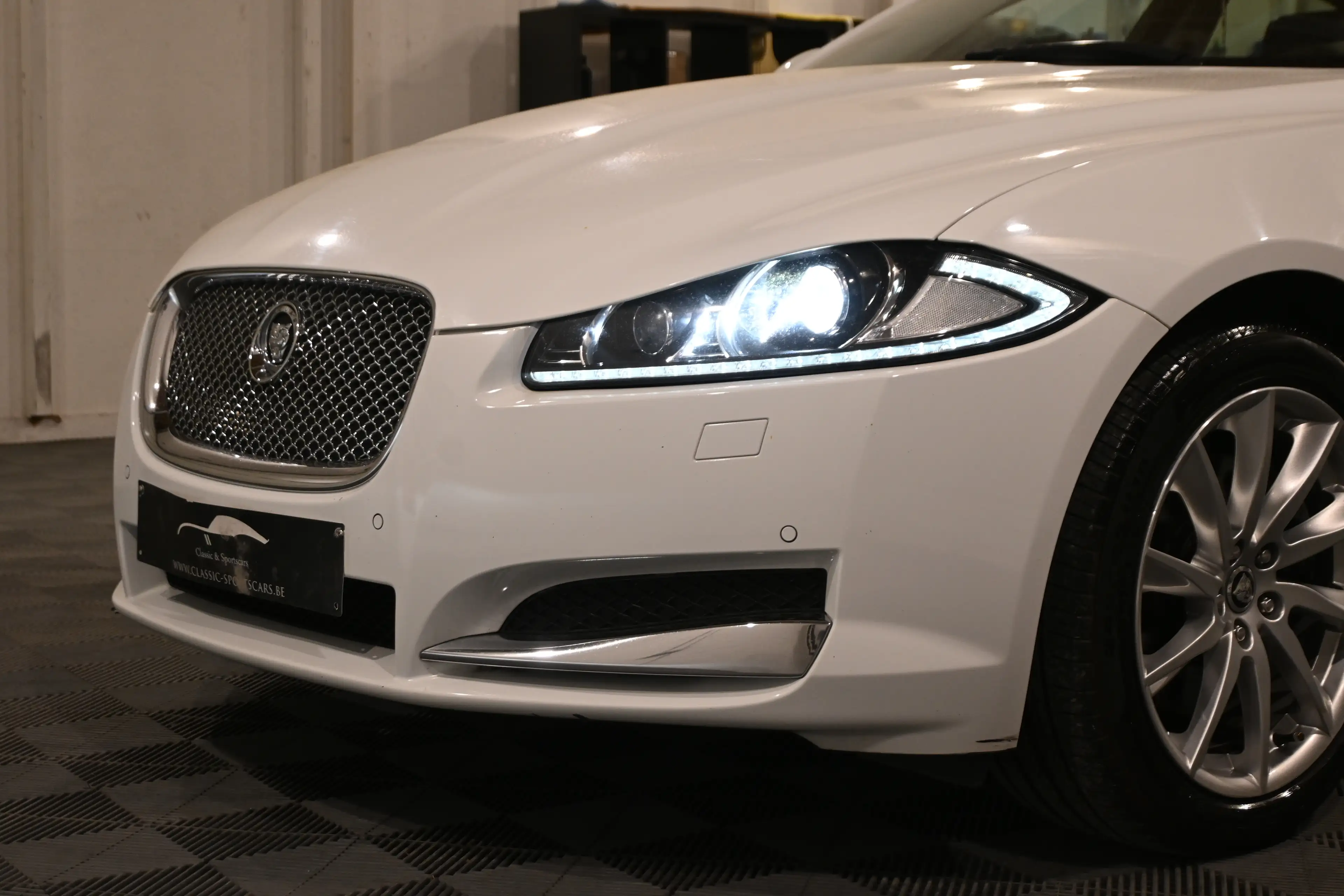 Jaguar XF XF 2.2 D PACK SPORT FACELIFT  / TOIT OUVRANT / CAMERA / XENON / FULL OPTIONS !! — photo 3
