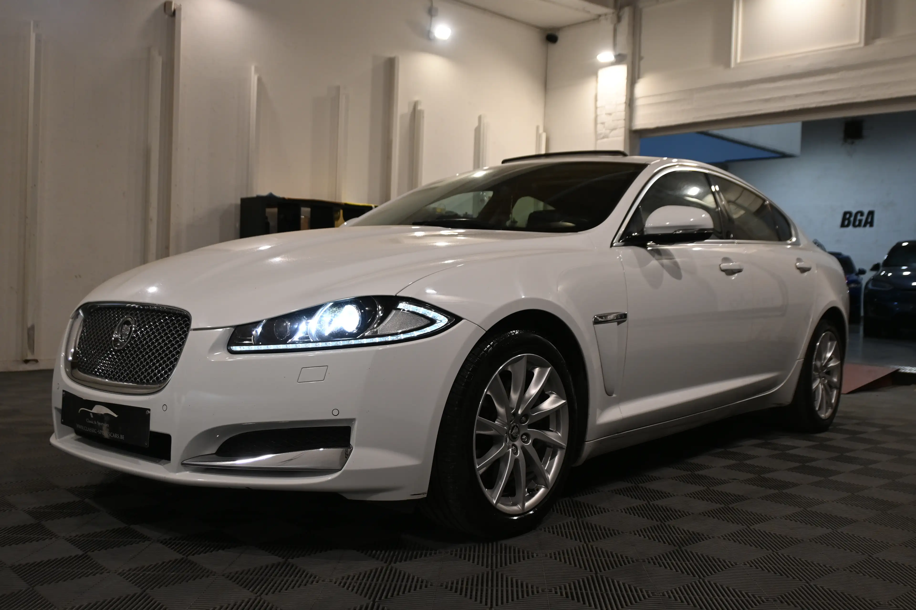 Jaguar XF XF 2.2 D PACK SPORT FACELIFT  / TOIT OUVRANT / CAMERA / XENON / FULL OPTIONS !! — photo 2