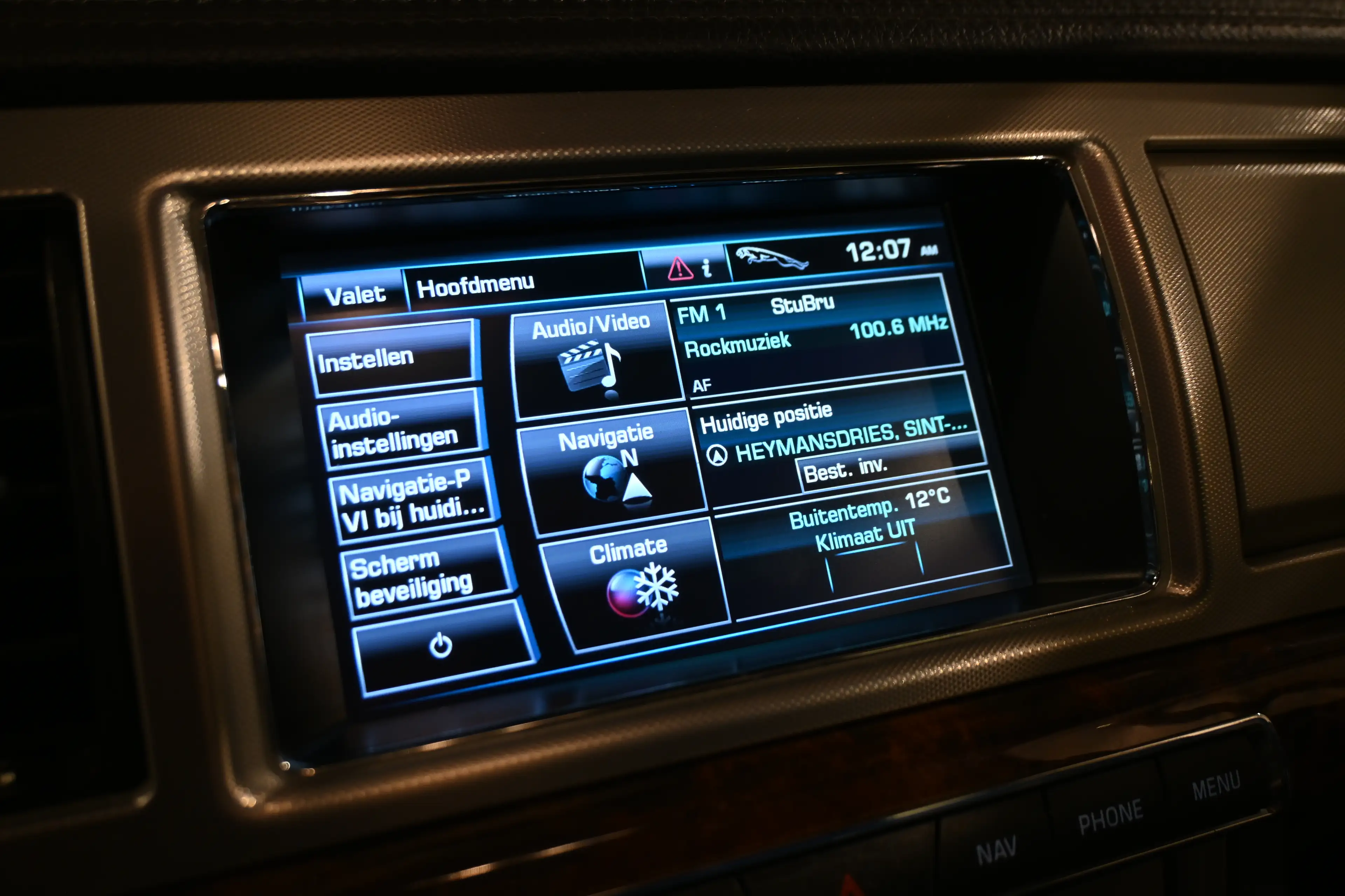 Jaguar XF XF 2.2 D PACK SPORT FACELIFT  / TOIT OUVRANT / CAMERA / XENON / FULL OPTIONS !! — photo 13