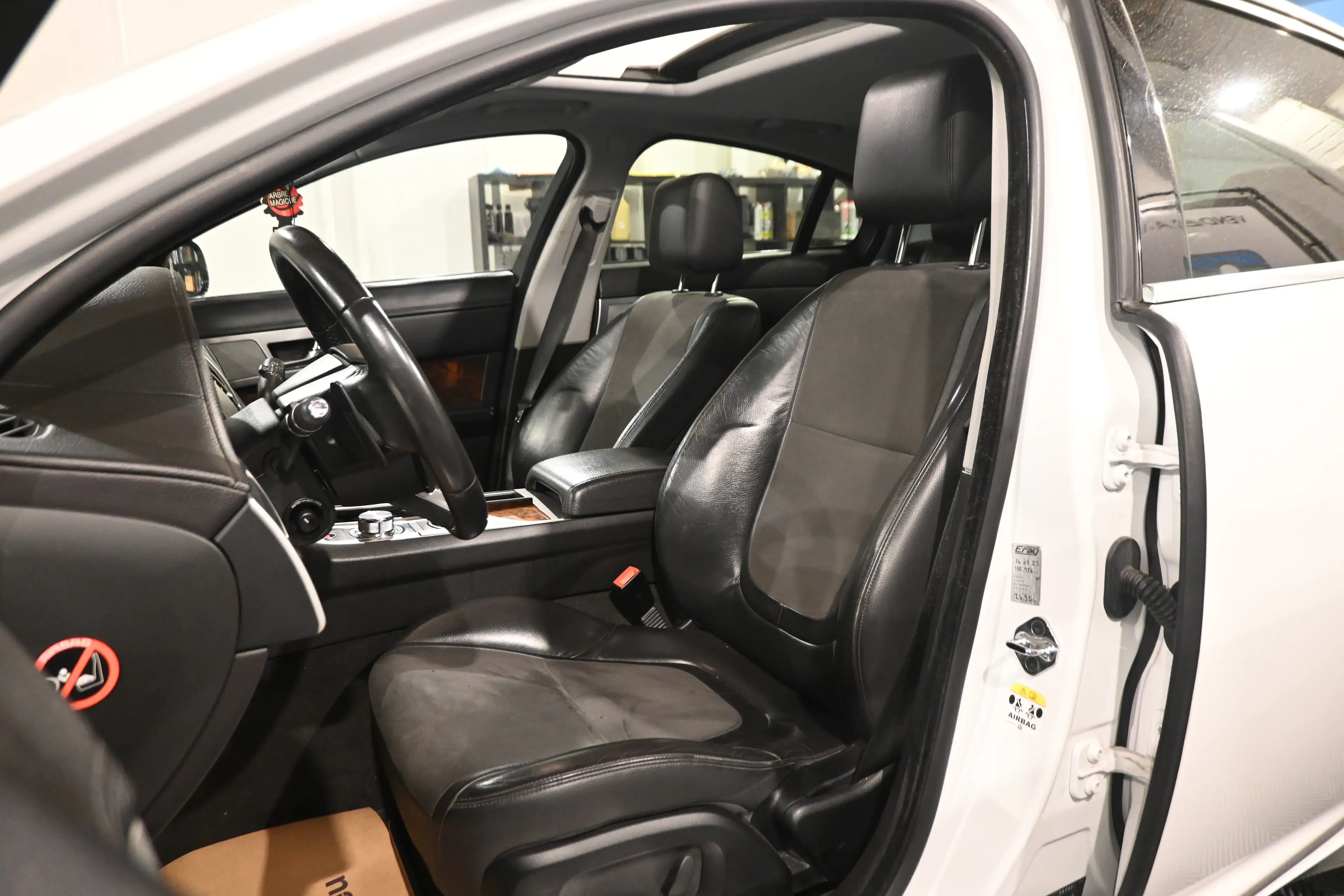 Jaguar XF XF 2.2 D PACK SPORT FACELIFT  / TOIT OUVRANT / CAMERA / XENON / FULL OPTIONS !! — photo 10