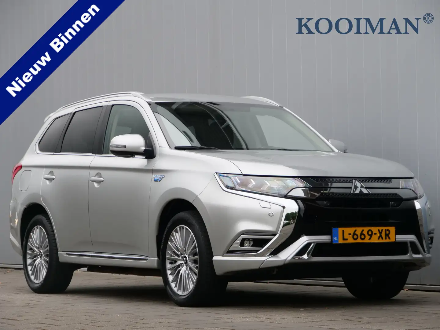 Mitsubishi Outlander 2.4 PHEV 240pk Intense Automaat Apple Carplay / Ca Grijs - 1