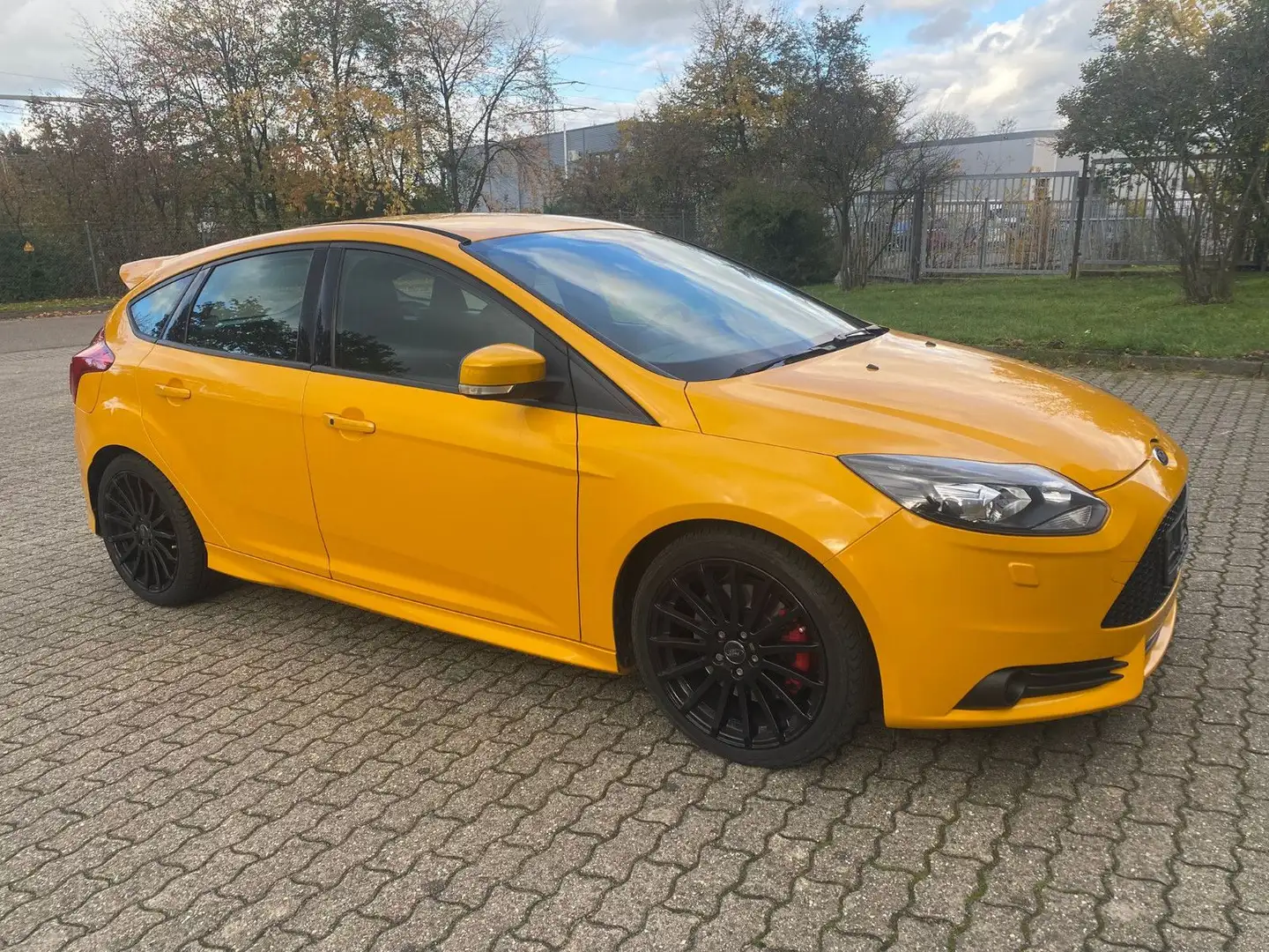 Ford Focus Lim. ST *Recaro Leder*Shz*El.Sitze*Navi* Gelb - 1