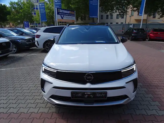 Opel Grandland view 2