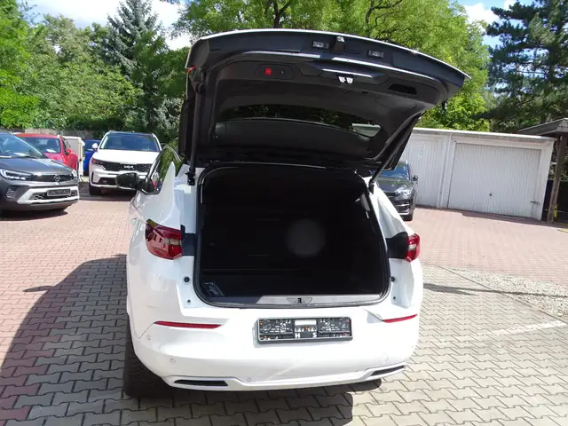 Opel Grandland view 5