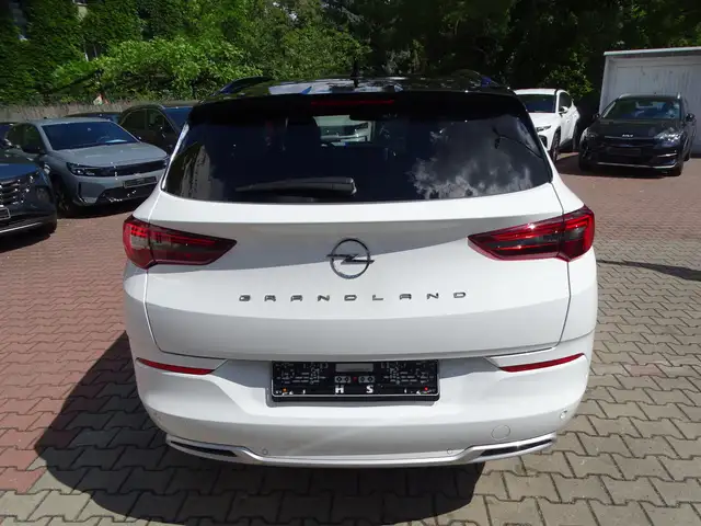 Opel Grandland view 4