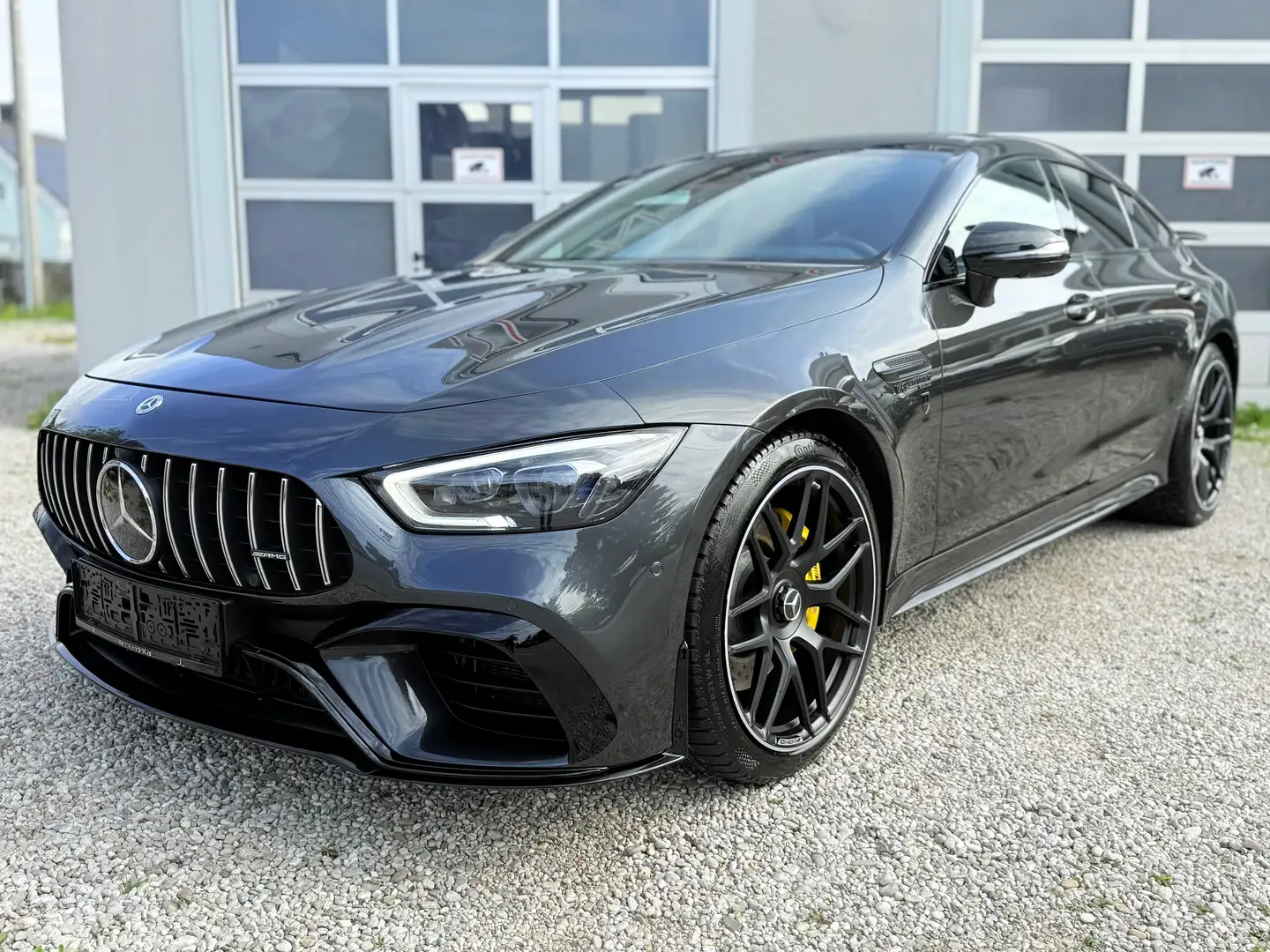 Mercedes-Benz AMG GT 63 S 4Matic+ Schwarz - 1
