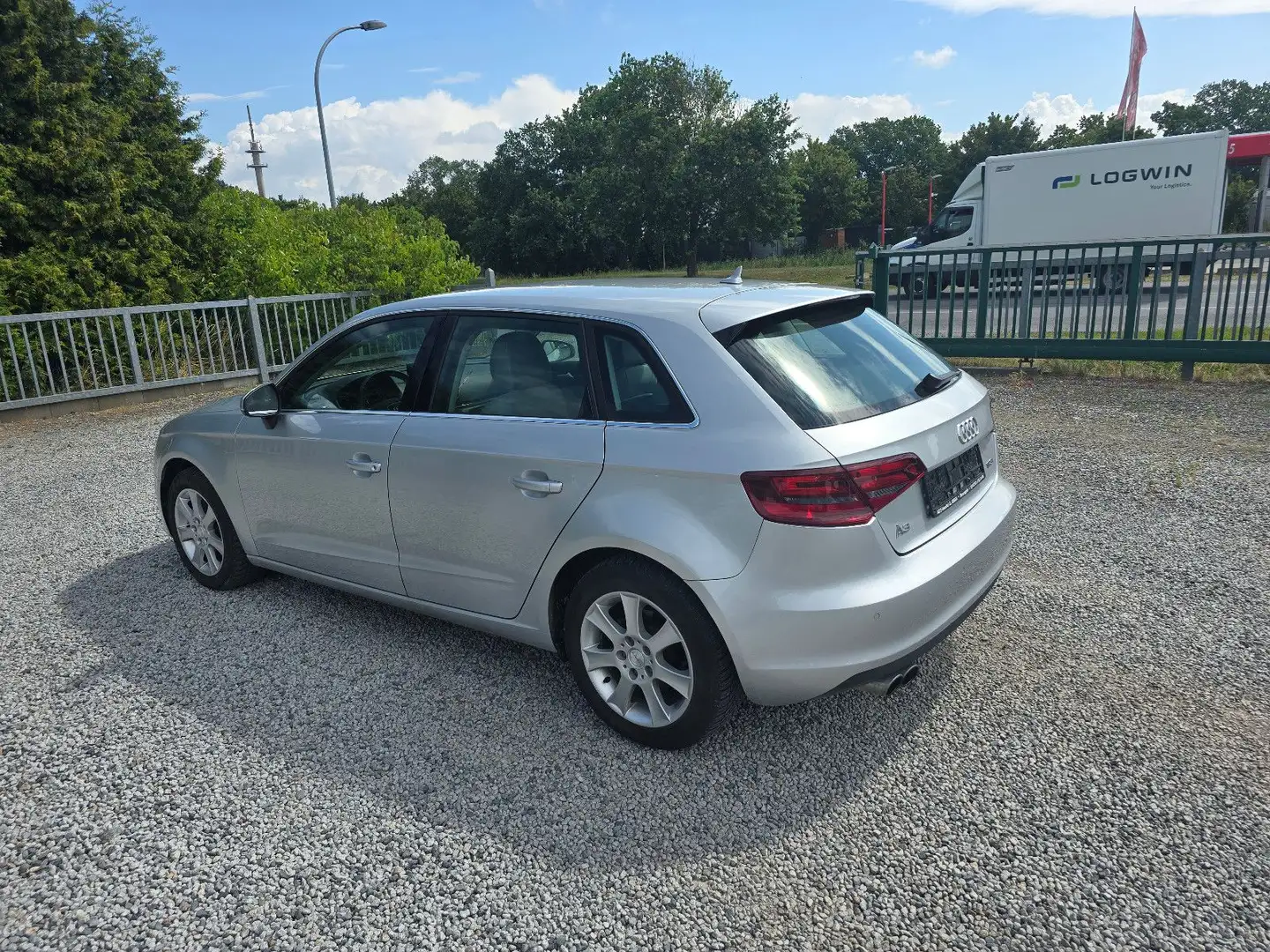 Audi A3 Sportback ambiente Silber - 2