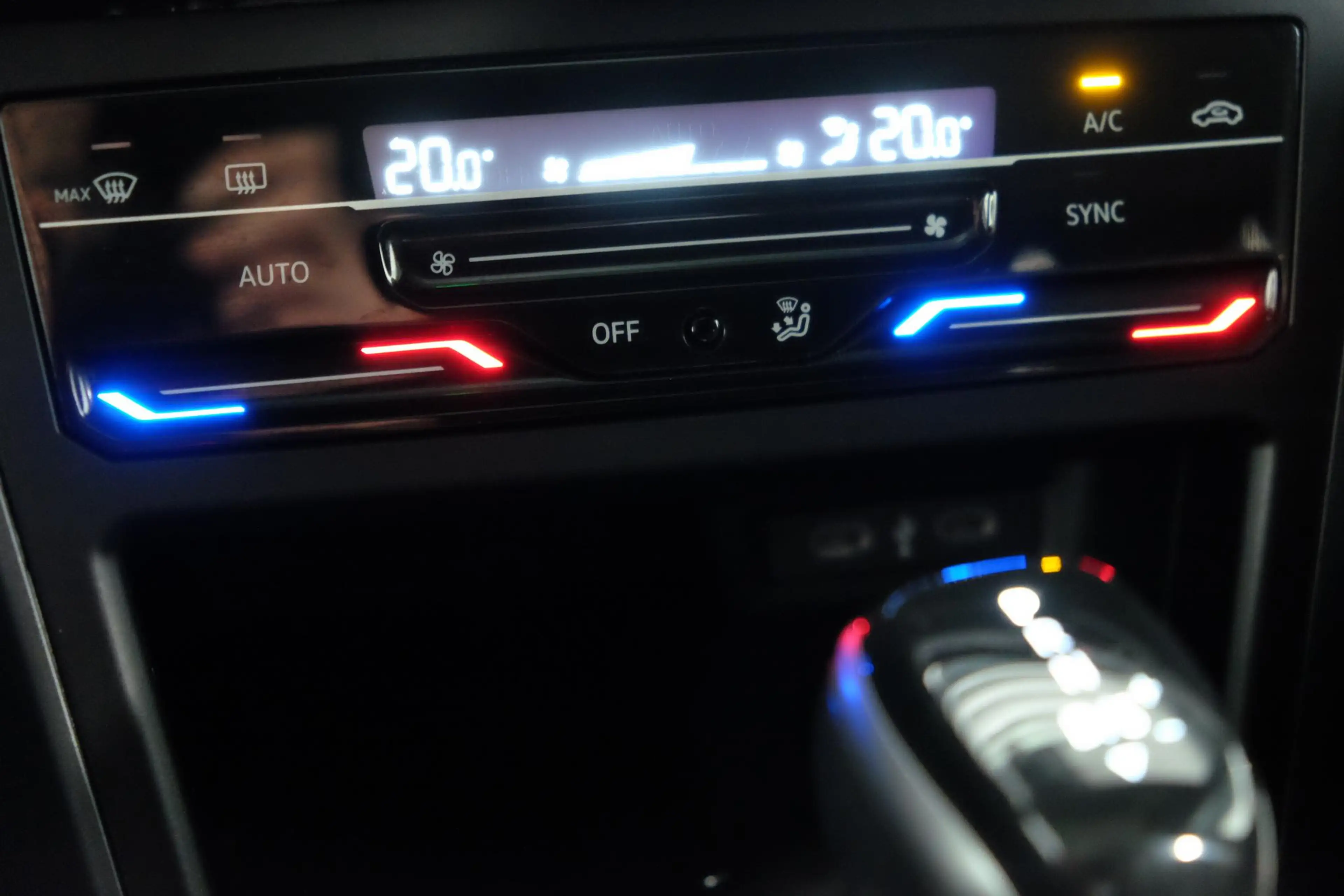 Volkswagen Taigo 1.0 TSI R-Line Business — photo 22