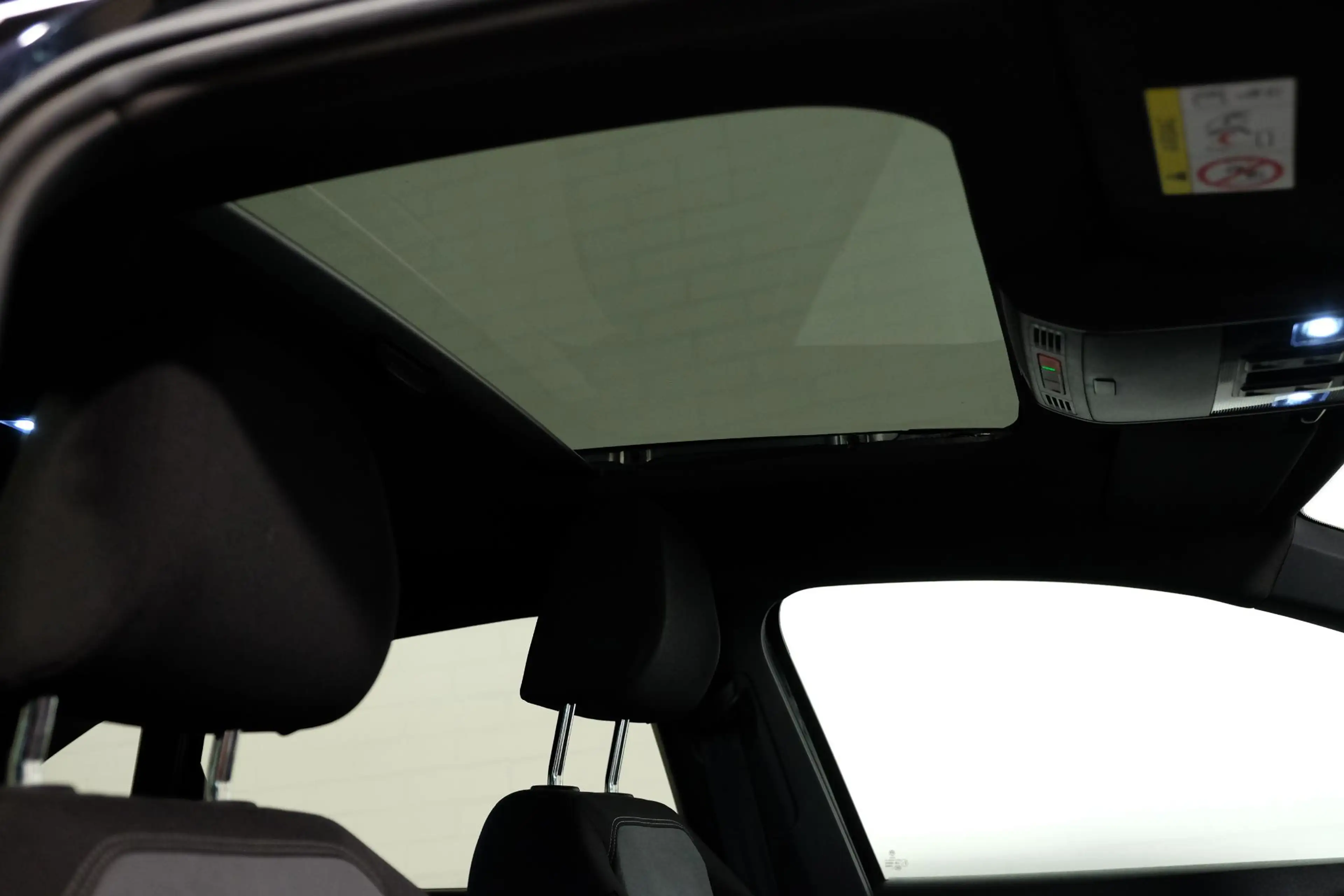 Volkswagen Taigo 1.0 TSI R-Line Business — photo 18