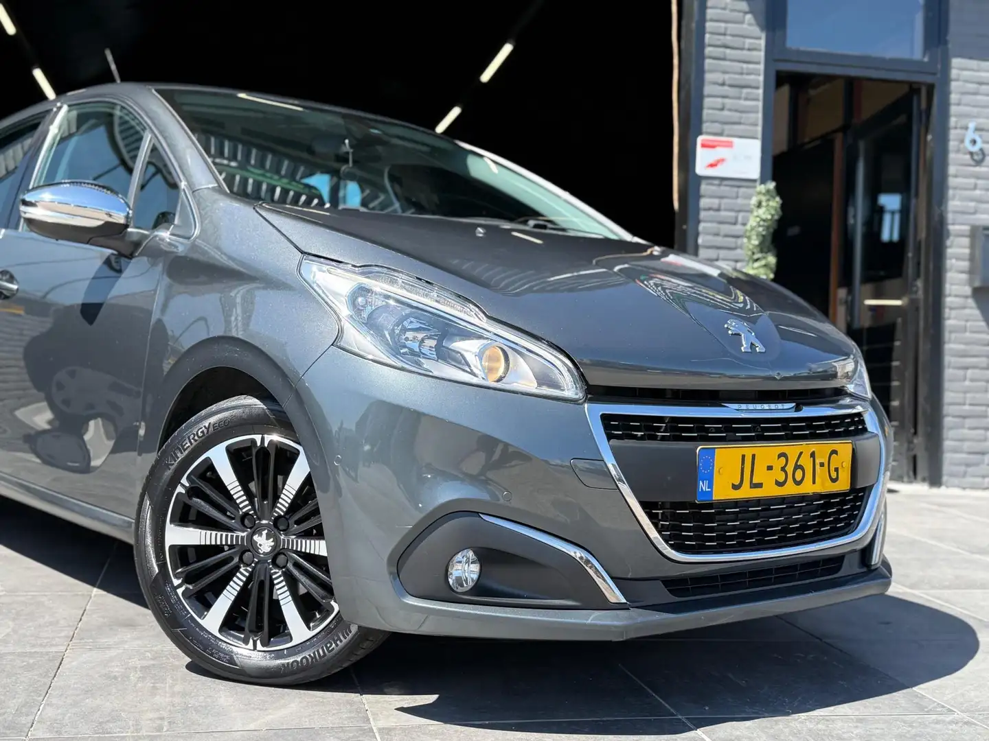 Peugeot 208 1.2 PureTech Allure|Climate|Camera|APK|NAP|2eEig Grijs - 2