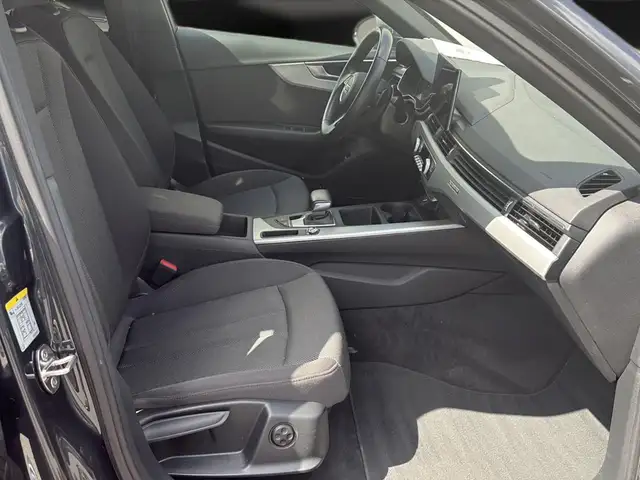 Audi A4 view 14