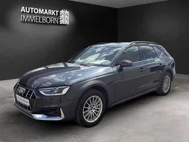 Audi A4 view 4