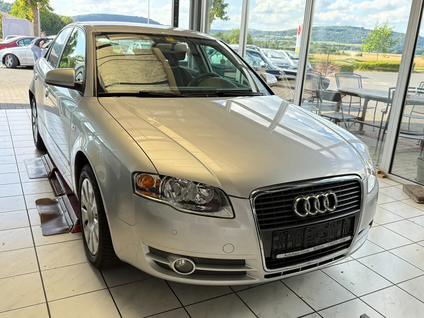 Audi A4 2.0 TDI ,Automatik-I-Hand,ab-AHK,Neu Allwetterreif Silver - 2