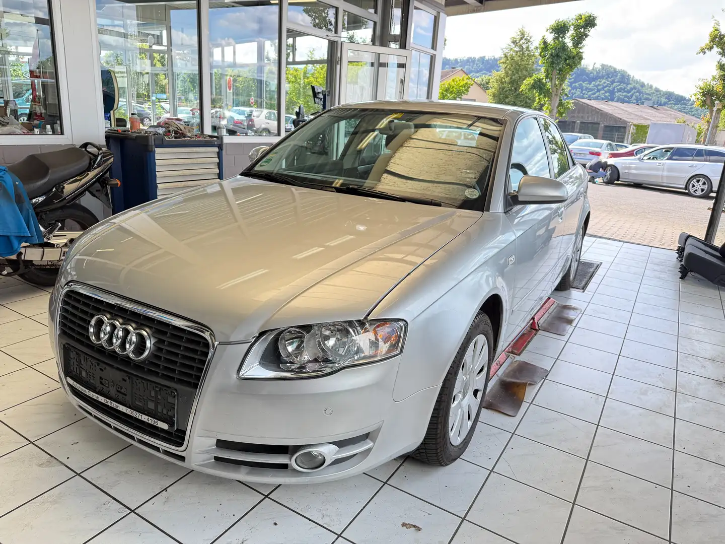 Audi A4 2.0 TDI ,Automatik-I-Hand,ab-AHK,Neu Allwetterreif Silver - 1
