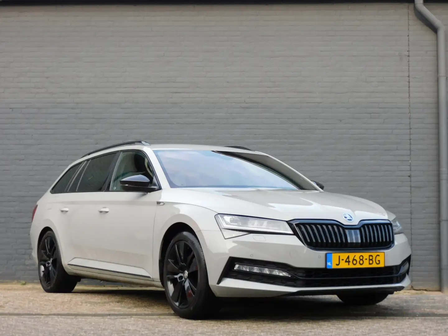 Skoda Superb Combi 1.5 TSI ACT Sportline Business 1e EIGENAAR! Grau - 2