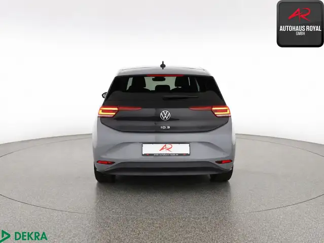Volkswagen Id.3 view 4