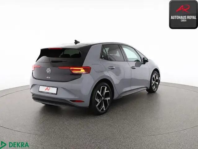 Volkswagen Id.3 view 5