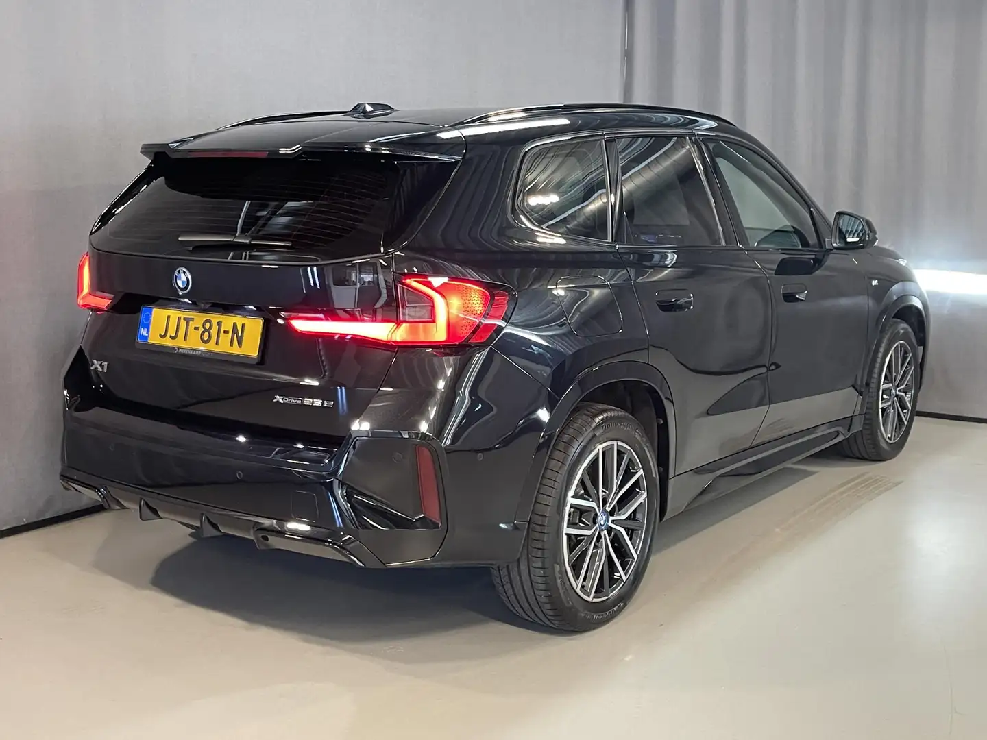 BMW X1 xDrive 25e M-Sport Shadow Line 18''/Sportstoelen/K Zwart - 2