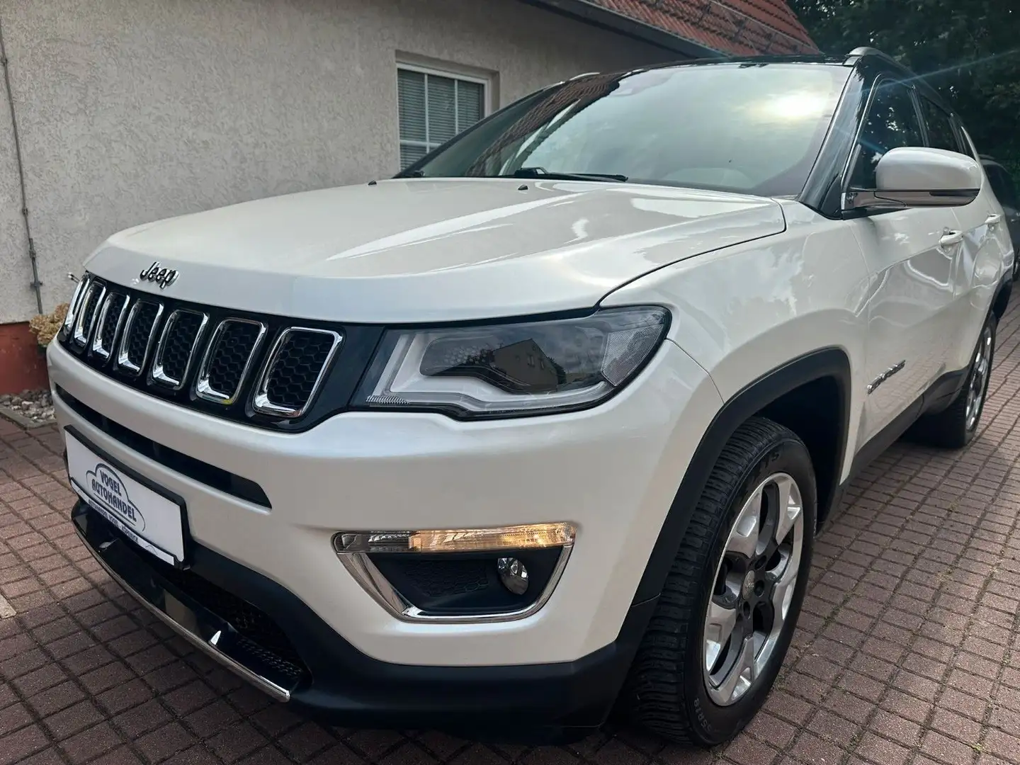 Jeep Compass Limited 4WD*LEDER*SITZHZG*PANO*AUT.* Weiß - 1