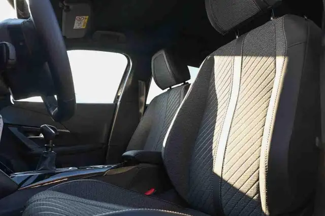 Peugeot 2008 view 10