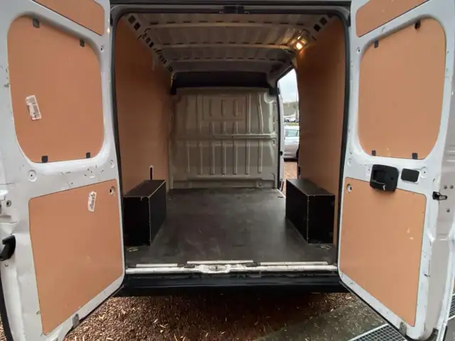 Opel Movano view 7