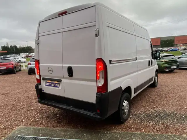 Opel Movano view 4