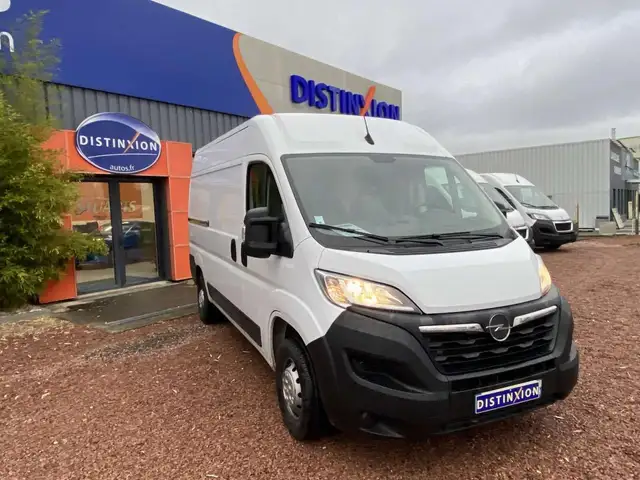 Opel Movano view 2