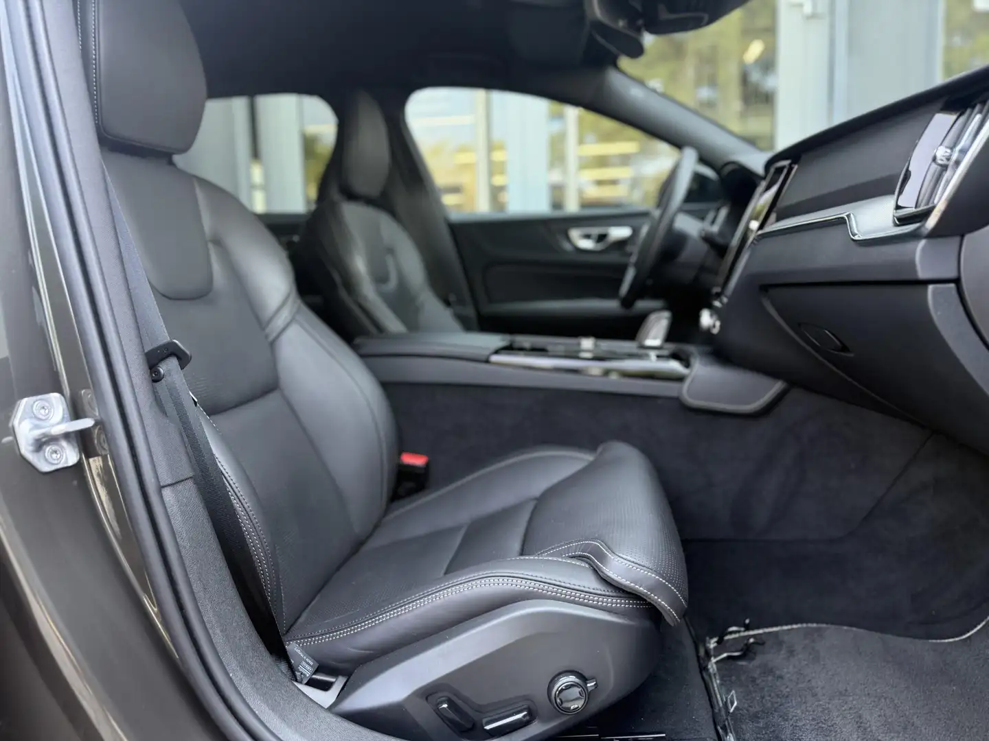 Volvo V60 T6 PHEV AWD R-Design |Pine Grey|Trekhaak|Luxury Se Gris - 2