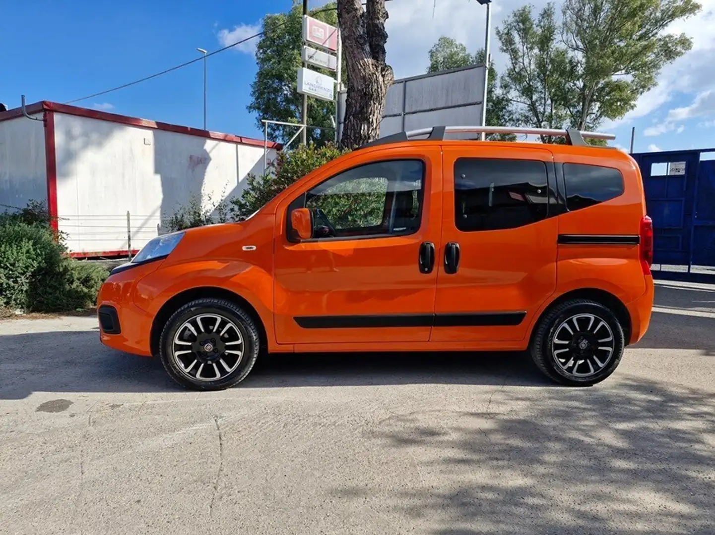 Fiat Qubo FIAT QUBO 1.4 8V 77 CV LOUNGE NATURAL POWER Naranja - 2
