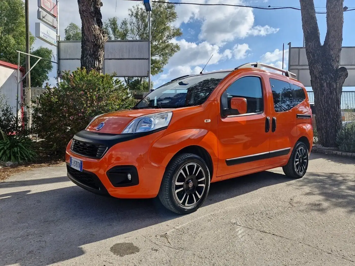 Fiat Qubo FIAT QUBO 1.4 8V 77 CV LOUNGE NATURAL POWER Naranja - 1