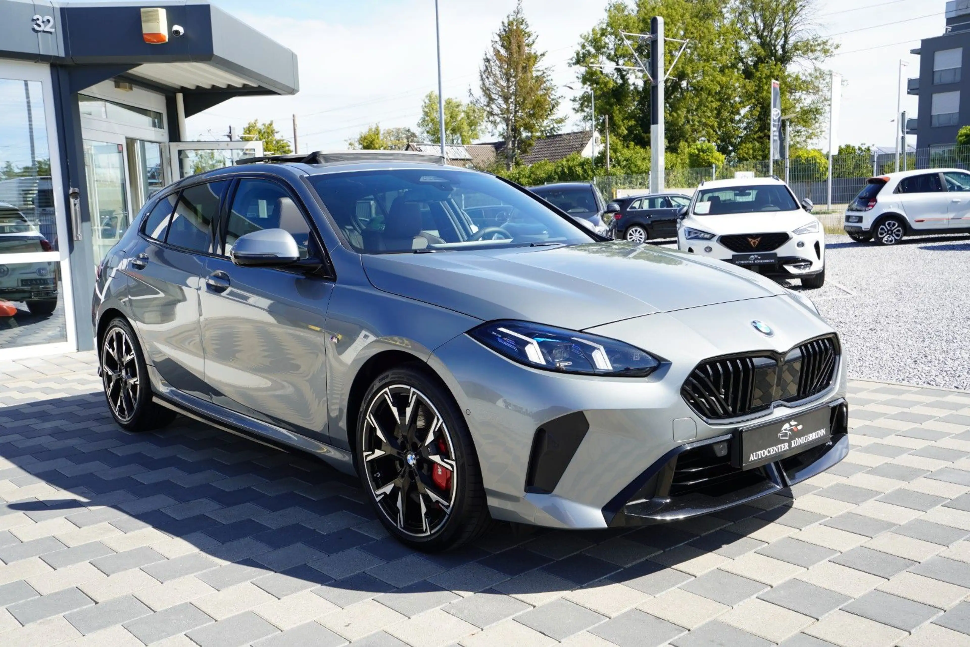 BMW 120 i M Sport Pro*1.Hand*360*Pano*HUD*H&K*Leder* — photo 3