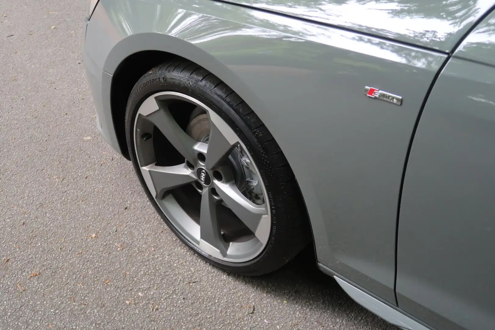 Audi A4 AVANT 40 TFSI Launch edition Sport 3x S-Line Pano Grijs - 2