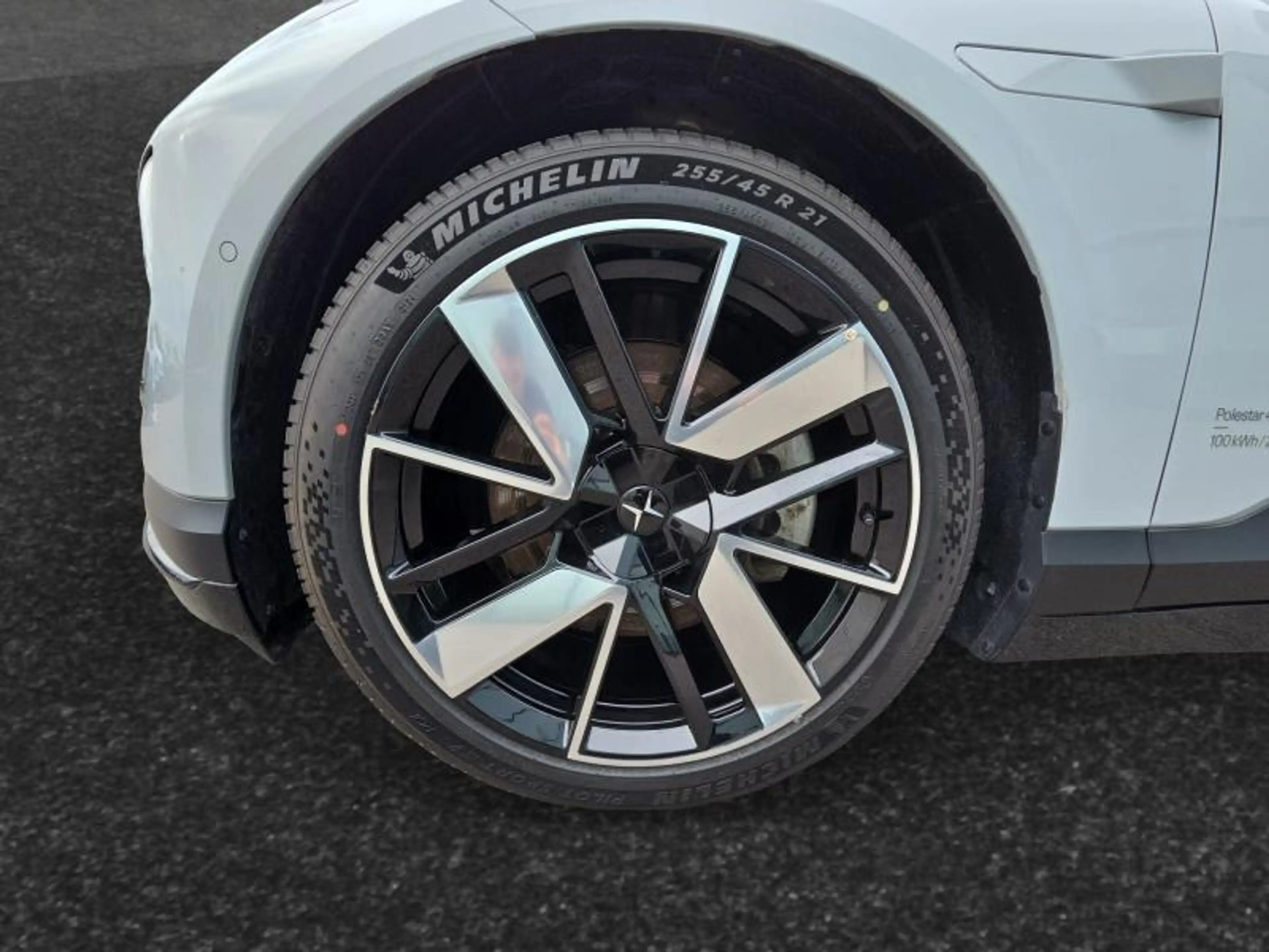 Polestar 4 Long Range Single Motor MY25 — photo 9
