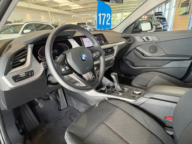 BMW 1 Series view 14