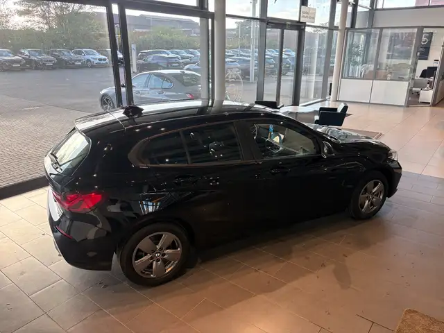 BMW 1 Series view 8