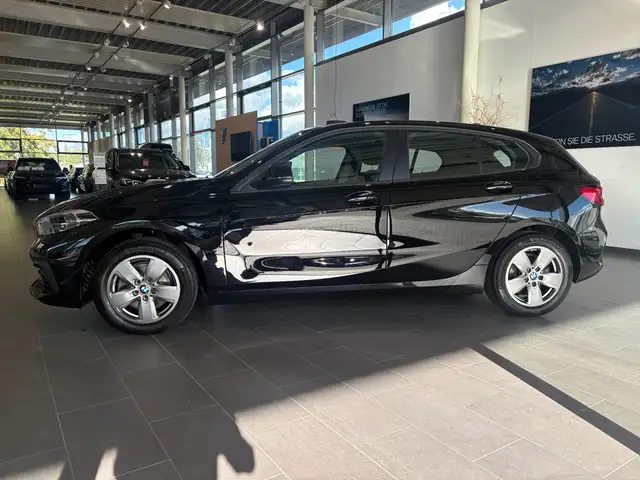 BMW 1 Series view 3