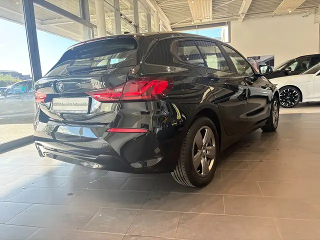 BMW 1 Series view 5
