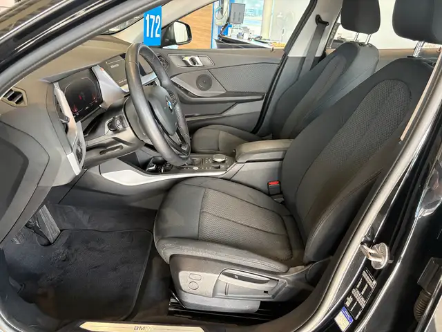 BMW 1 Series view 13