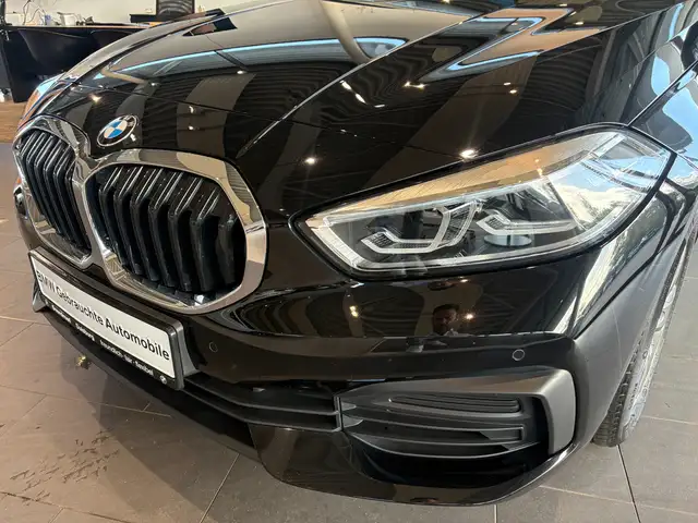 BMW 1 Series view 10