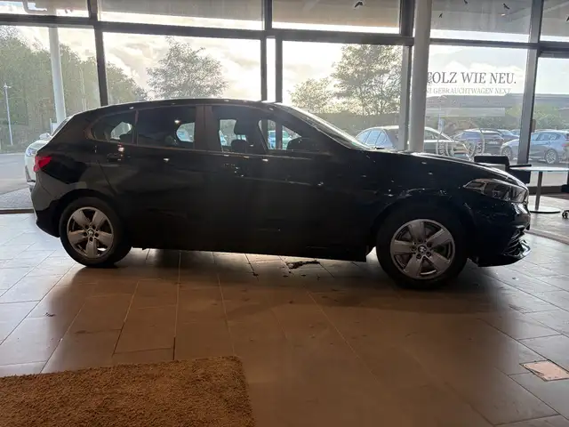 BMW 1 Series view 9