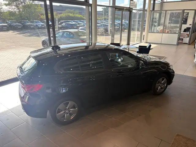 BMW 1 Series view 6